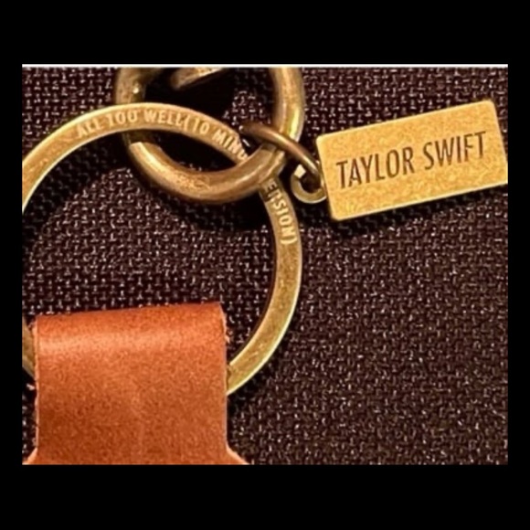 Taylor Swift Keychain F*ck the Patriarchy Red All Too Well Ten Minute Version - Picture 3 of 3
